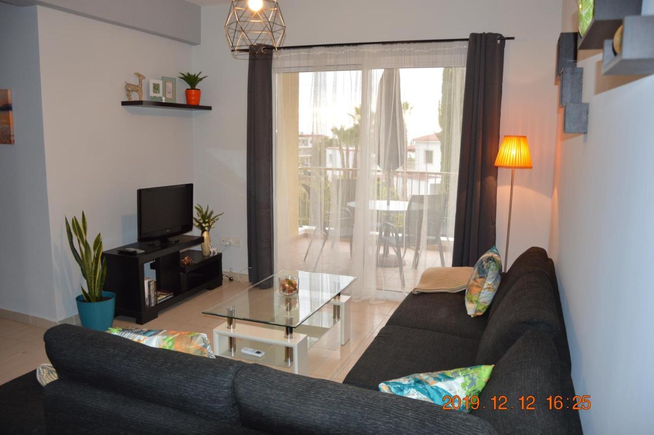 Luxury Apartment Paphos Bagian luar foto