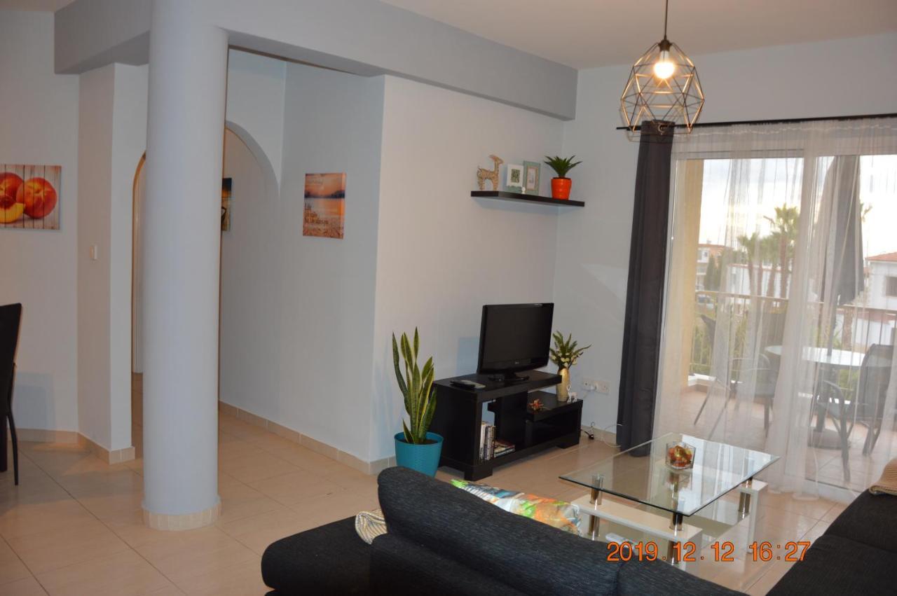 Luxury Apartment Paphos Bagian luar foto