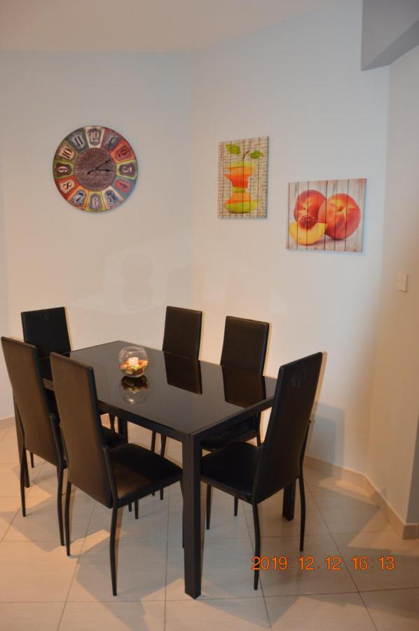 Luxury Apartment Paphos Bagian luar foto
