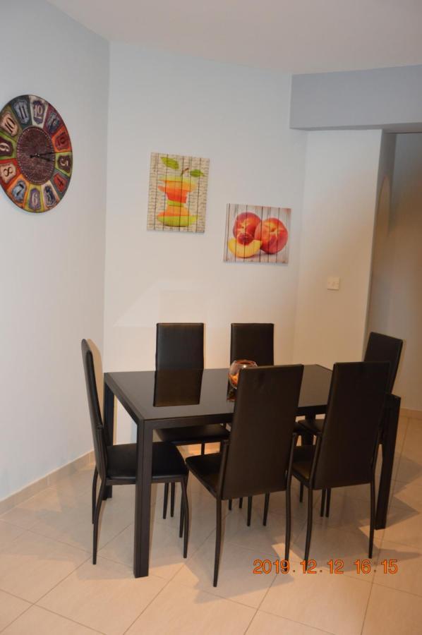 Luxury Apartment Paphos Bagian luar foto