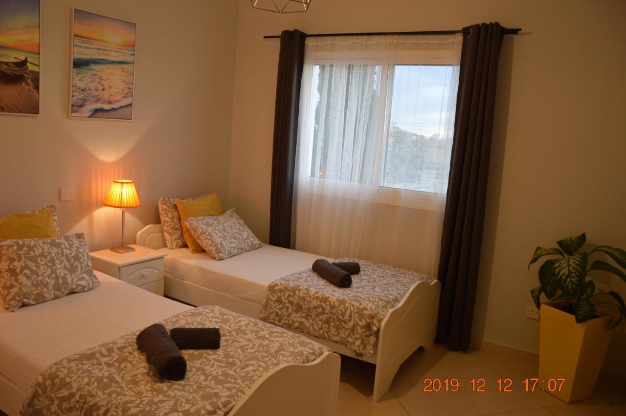 Luxury Apartment Paphos Bagian luar foto