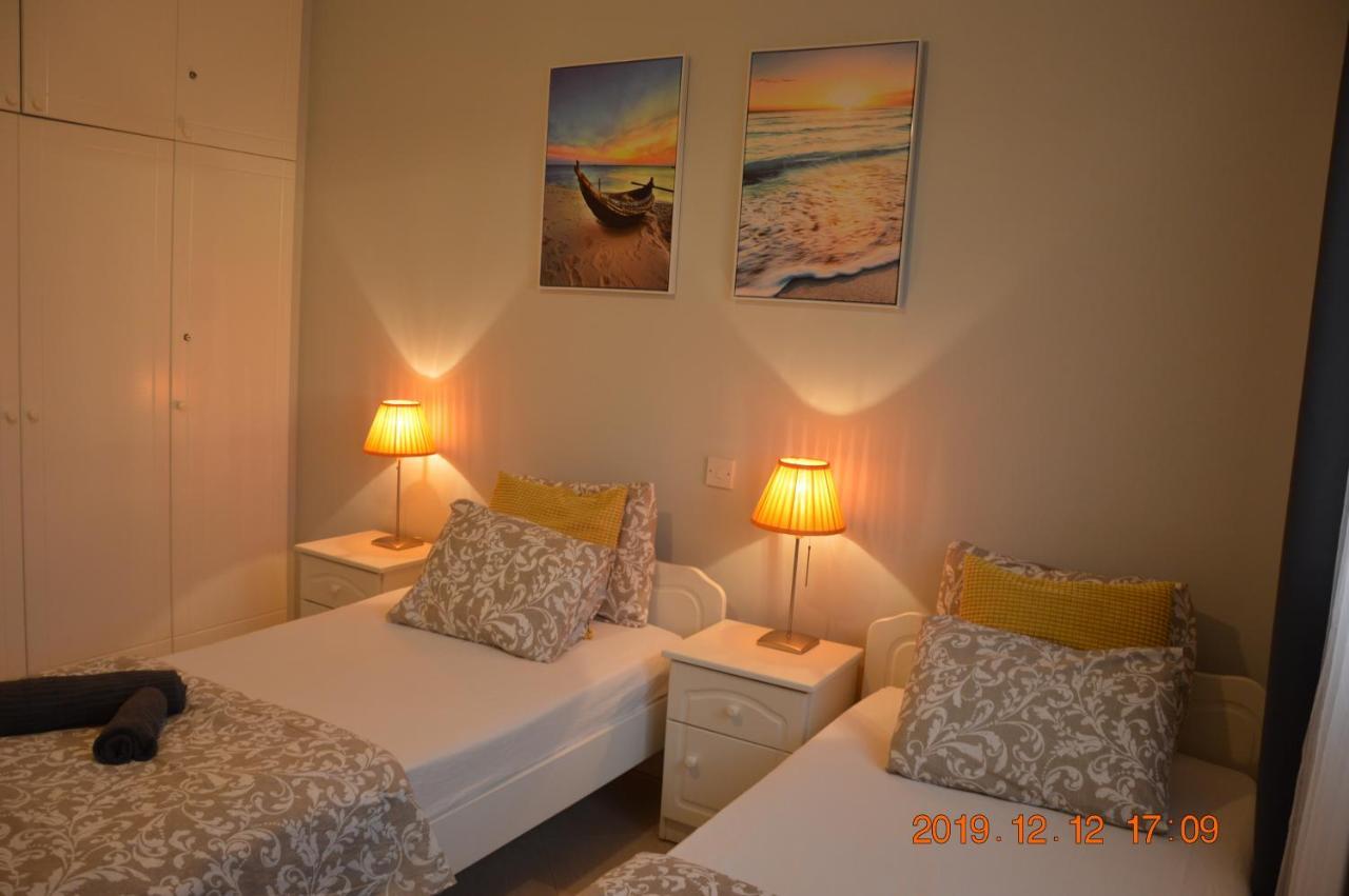 Luxury Apartment Paphos Bagian luar foto